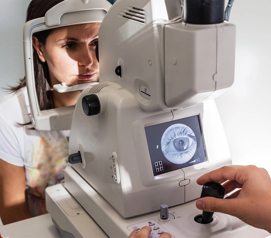 examining patient with digital retina imaging